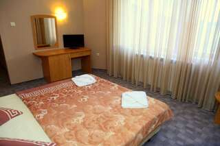 Отель Prim Hotel Сандански Двухместный номер с 2 отдельными кроватями-1